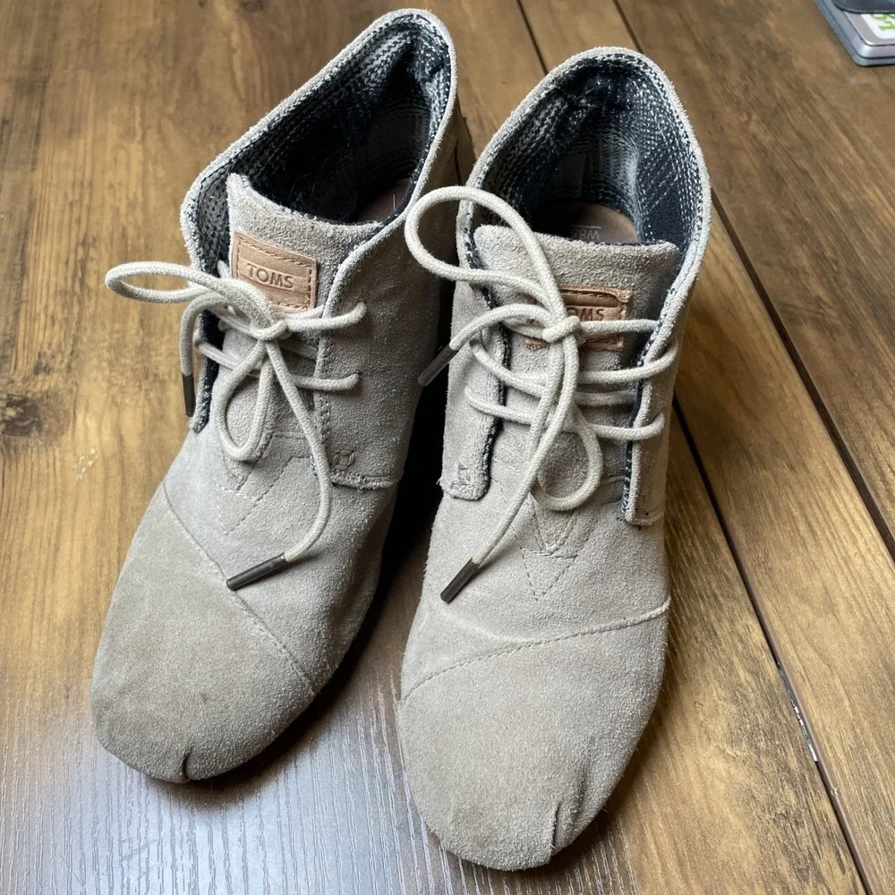 TOMS Womens 8.5 Taupe Desert Wedge Booties Boho Chic Suede Lace Up